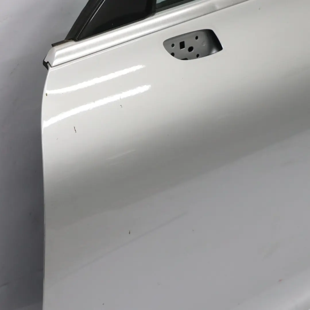 Tür vorne links Iridium Silber Metallic - 775 für Mercedes CLA C118 mit Teilenummer A1187202101 Mercedes CLA C118 Tür vorne links Iridium Silber Metallic - 775 - SKU A1187202101-IRS - Teilenummer A1187202101