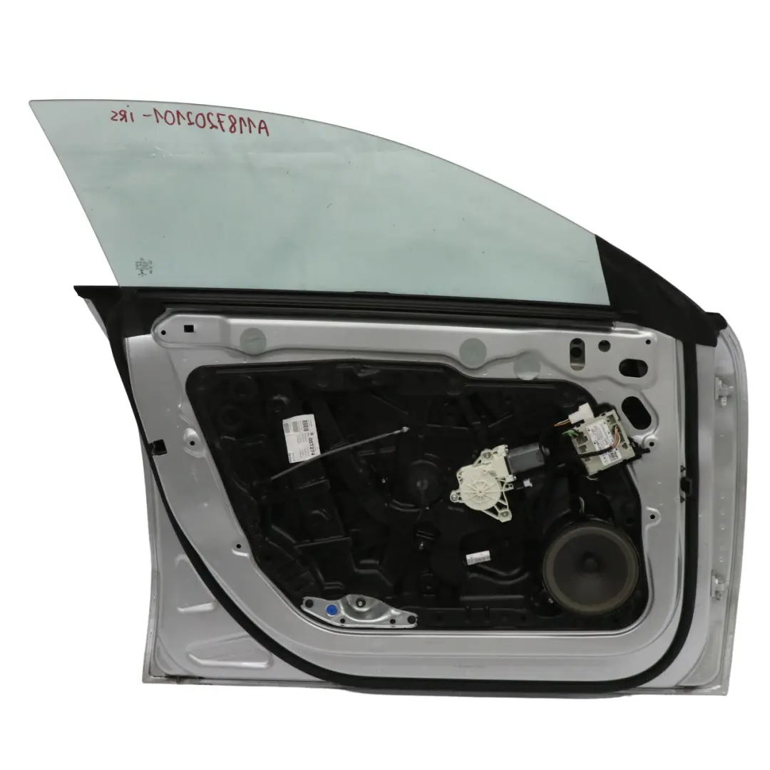 Puerta Delantera Izquierda Iridium Silver Metallic - 775 para Mercedes CLA C118 con número de pieza A1187202101 Mercedes CLA C118 Puerta Delantera Izquierda Iridium Silver Metallic - 775 - SKU A1187202101-IRS - Número de pieza A1187202101