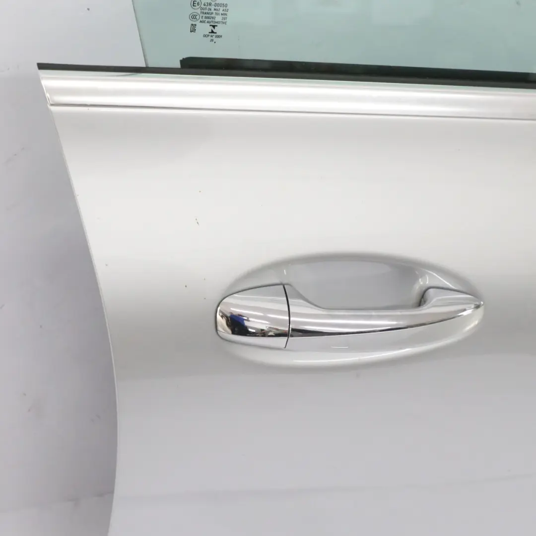 Drzwi Prawe Przednie Iridium Silver Srebrny Metalik - 775 do Mercedes CLA C118 o numerze A1187202201 Mercedes CLA C118 Drzwi Prawe Przednie Iridium Silver Srebrny Metalik - 775 - SKU A1187202201-IRS - Numer Części A1187202201