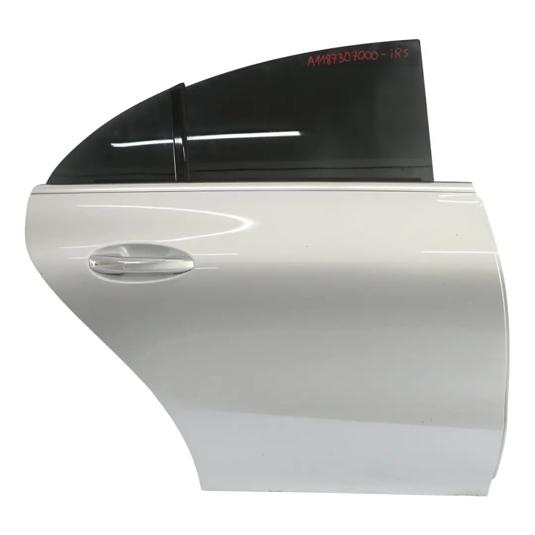 Porta posteriore destra Iridium Silver Metallic - 775 per Mercedes CLA C118 con numero di parte A1187307000 Mercedes CLA C118 Porta posteriore destra Iridium Silver Metallic - 775 - SKU A1187307000-IRS - Numero di parte A1187307000