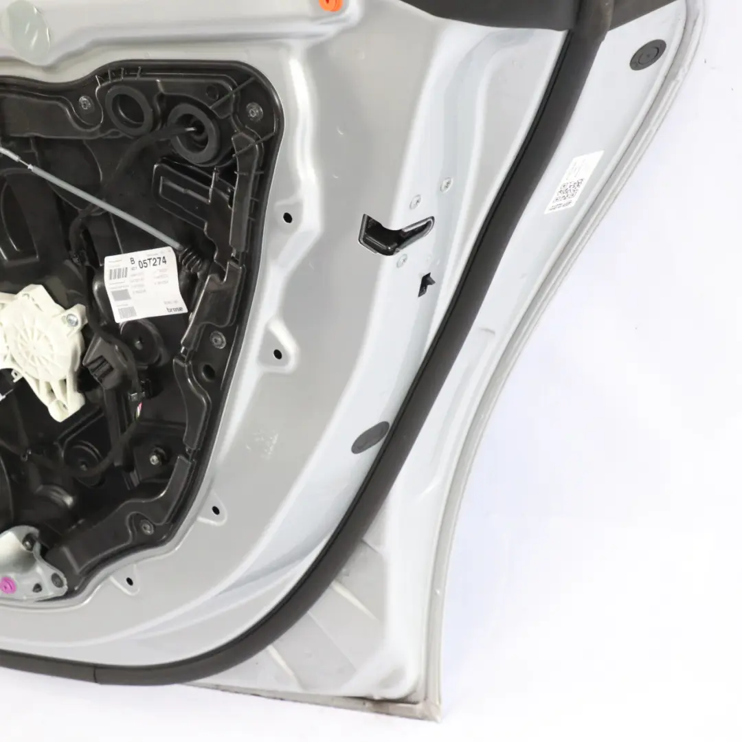 Arrière Droite Argent Iridium Métallisé - 775 pour Mercedes CLA C118 Porte à propos du numéro de pièce A1187307000 Mercedes CLA C118 Porte Arrière Droite Argent Iridium Métallisé - 775 - SKU A1187307000-IRS - Numéro de pièce A1187307000