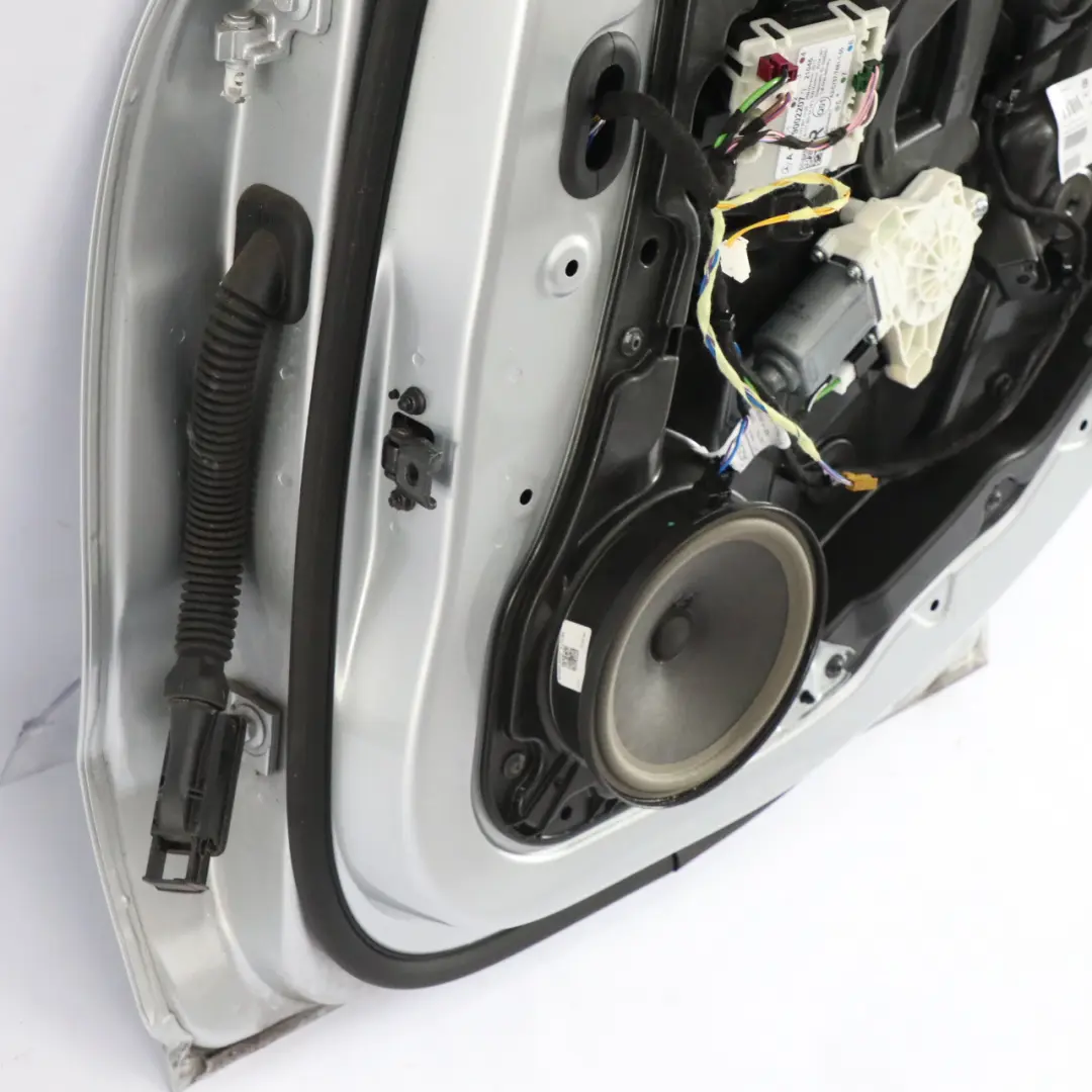 Tür hinten rechts Iridium Silber Metallic - 775 für Mercedes CLA C118 mit Teilenummer A1187307000 Mercedes CLA C118 Tür hinten rechts Iridium Silber Metallic - 775 - SKU A1187307000-IRS - Teilenummer A1187307000