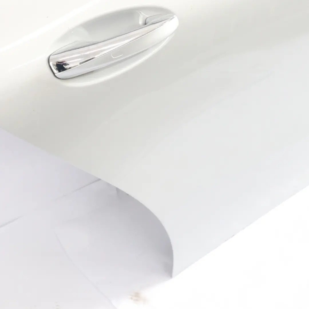 Arrière Droite Argent Iridium Métallisé - 775 pour Mercedes CLA C118 Porte à propos du numéro de pièce A1187307000 Mercedes CLA C118 Porte Arrière Droite Argent Iridium Métallisé - 775 - SKU A1187307000-IRS - Numéro de pièce A1187307000