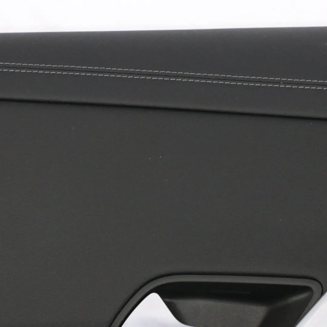 Scheda Porta Posteriore Sinistra Trim Panel Cover Pelle Nero per Mercedes CLA C118 con numero di parte A1187309700 Mercedes CLA C118 Scheda Porta Posteriore Sinistra Trim Panel Cover Pelle Nero - SKU A1187309700 - Numero di parte A1187309700