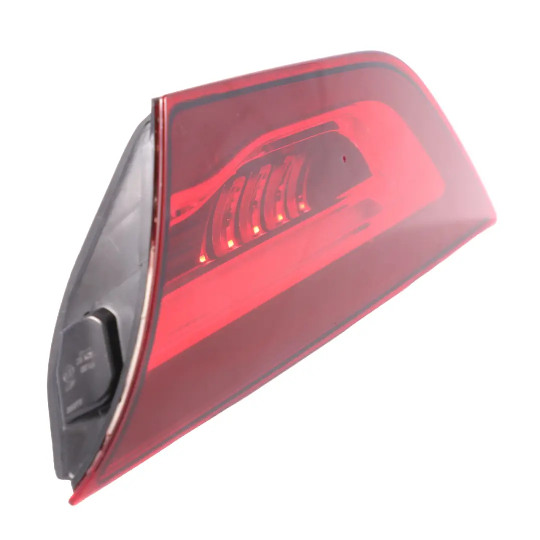Rücklicht Kofferraumklappe Lampe Rechts für Mercedes CLA C118 Coupe mit Teilenummer A1189066400 Mercedes CLA C118 Coupe Rücklicht Kofferraumklappe Lampe Rechts - SKU A1189066400 - Teilenummer A1189066400