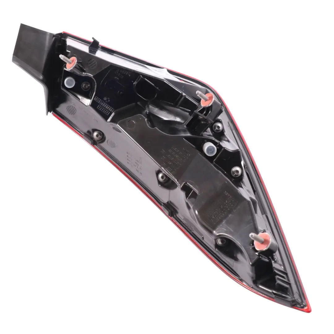 Lámpara panel lateral trasero derecho para Mercedes C118 CLA 200 Coupe con número de pieza A1189067800 Mercedes C118 CLA 200 Coupe Lámpara panel lateral trasero derecho - SKU A1189067800 - Número de pieza A1189067800