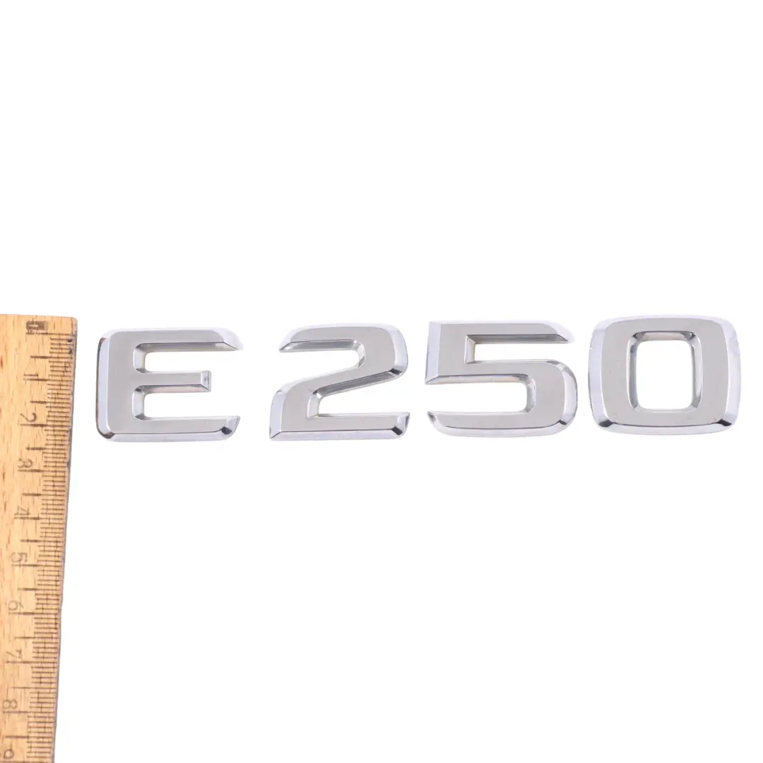 Distintivo Emblema Coperchio Baule E250 Segno per Mercedes W210 W212 con numero di parte A1248176115 Mercedes W210 W212 Distintivo Emblema Coperchio Baule E250 Segno - SKU A1248176115 - Numero di parte A1248176115