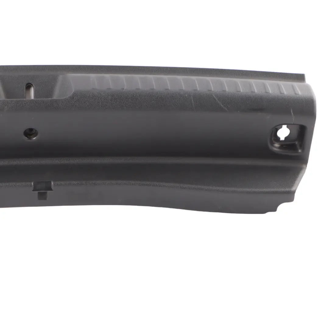 Couvercle verrouillage chargement hayon plastique pour Mercedes X156 à propos du numéro de pièce A1566900041 Mercedes X156 Couvercle verrouillage chargement hayon plastique - SKU A1566900041 - Numéro de pièce A1566900041