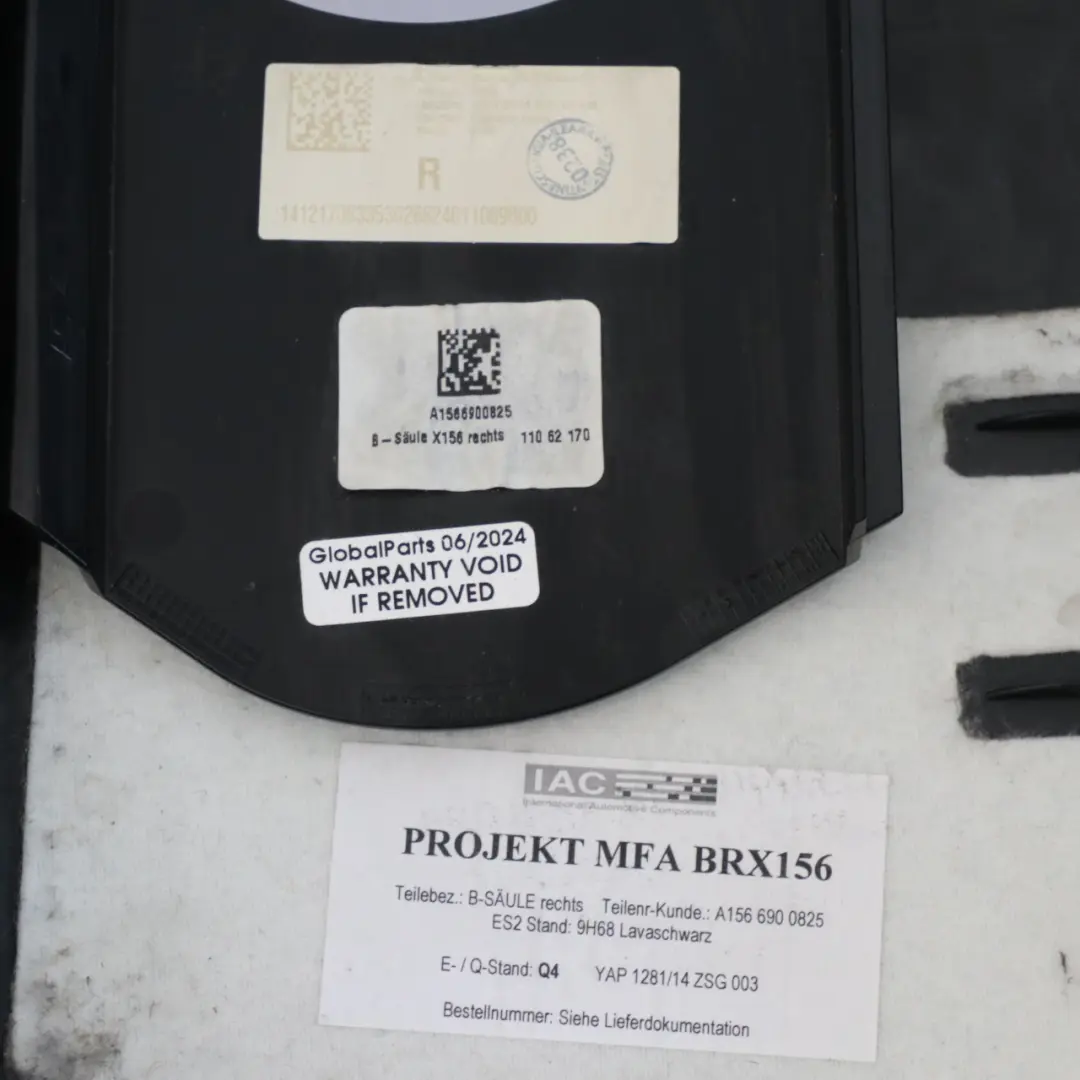 Pilar B Interior Tapa Superior Derecha Negro para Mercedes GLA X156 con número de pieza A1566904200 Mercedes GLA X156 Pilar B Interior Tapa Superior Derecha Negro - SKU A1566904200 - Número de pieza A1566904200
