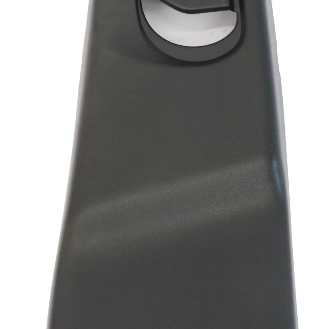 Pilar B Interior Tapa Superior Derecha Negro para Mercedes GLA X156 con número de pieza A1566904200 Mercedes GLA X156 Pilar B Interior Tapa Superior Derecha Negro - SKU A1566904200 - Número de pieza A1566904200
