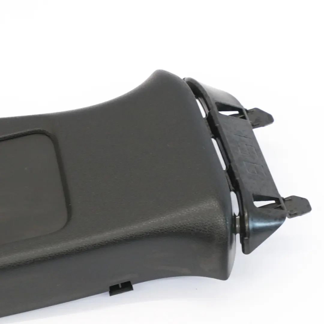 Pilar B Interior Tapa Superior Derecha Negro para Mercedes GLA X156 con número de pieza A1566904200 Mercedes GLA X156 Pilar B Interior Tapa Superior Derecha Negro - SKU A1566904200 - Número de pieza A1566904200