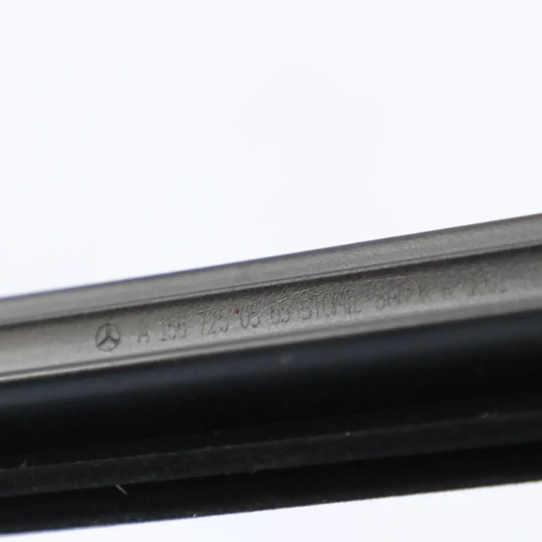 Embellecedor Ventana Puerta Delantera Derecha Moldura Junta para Mercedes X156 con número de pieza A1567250565 Mercedes X156 Embellecedor Ventana Puerta Delantera Derecha Moldura Junta - SKU A1567250565 - Número de pieza A1567250565