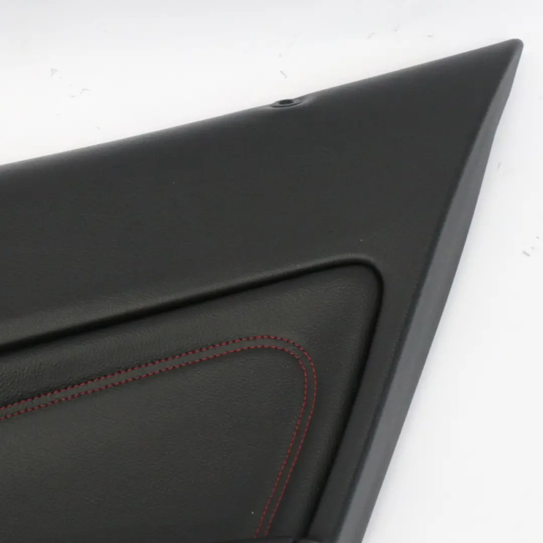 Pannello porta posteriore destro nero rosso cuciture per Mercedes X156 con numero di parte A1567302200 Mercedes X156 Pannello porta posteriore destro nero rosso cuciture - SKU A1567302200 - Numero di parte A1567302200