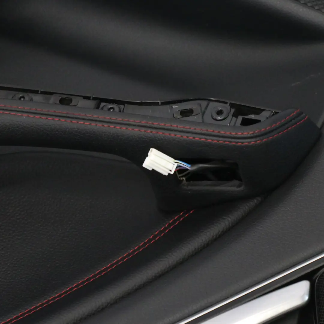 Pannello porta posteriore destro nero rosso cuciture per Mercedes X156 con numero di parte A1567302200 Mercedes X156 Pannello porta posteriore destro nero rosso cuciture - SKU A1567302200 - Numero di parte A1567302200