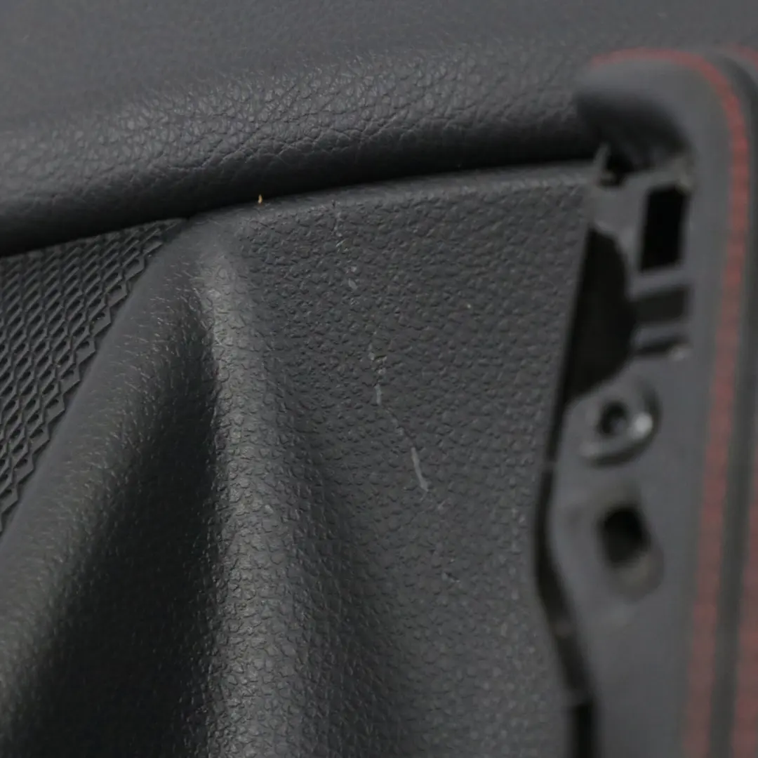 Pannello porta posteriore destro nero rosso cuciture per Mercedes X156 con numero di parte A1567302200 Mercedes X156 Pannello porta posteriore destro nero rosso cuciture - SKU A1567302200 - Numero di parte A1567302200