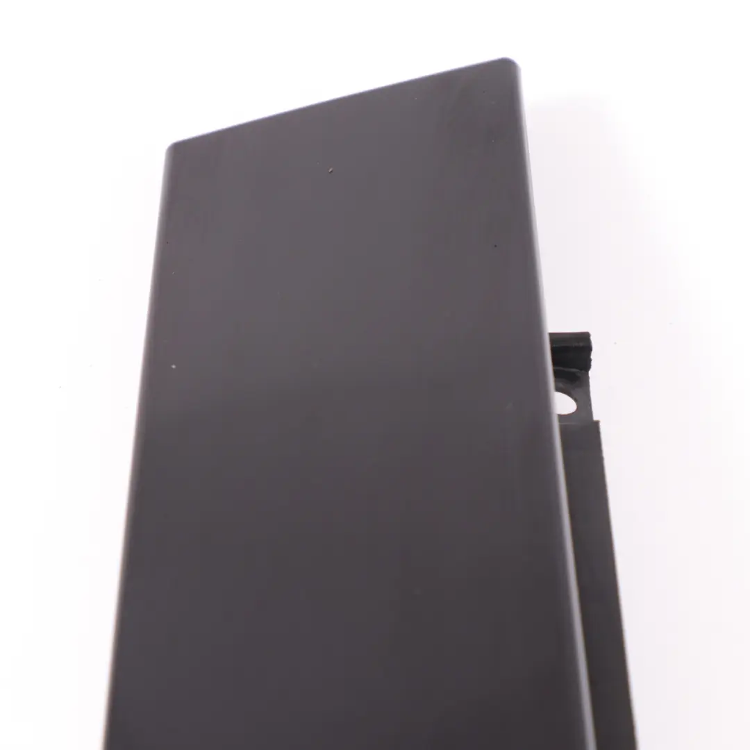 Pilar B Exterior Puerta Trasera Izquierda Tapa para Mercedes GLA X156 con número de pieza A1567320329 Mercedes GLA X156 Pilar B Exterior Puerta Trasera Izquierda Tapa - SKU A1567320329 - Número de pieza A1567320329