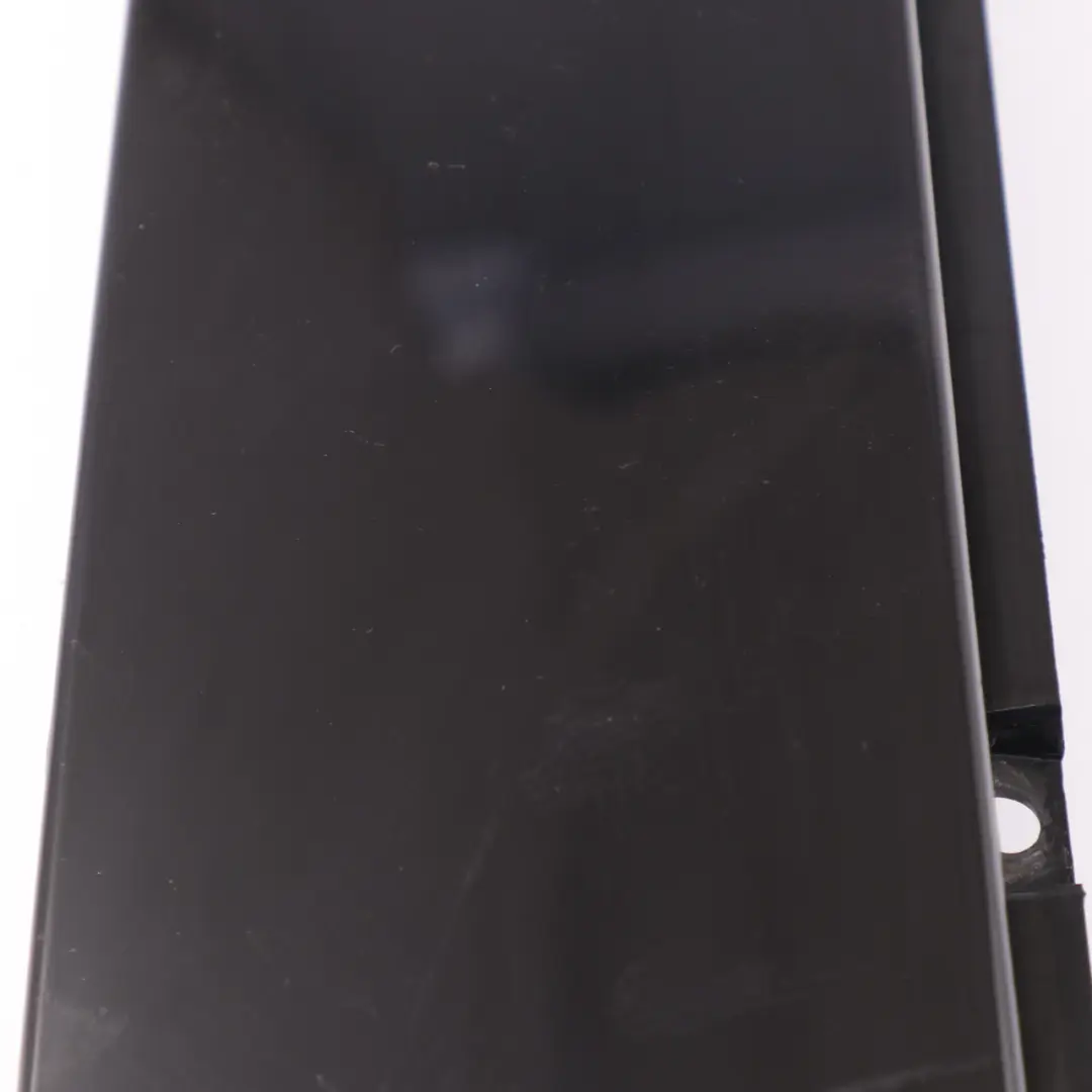 Pilar B Exterior Puerta Trasera Izquierda Tapa para Mercedes GLA X156 con número de pieza A1567320329 Mercedes GLA X156 Pilar B Exterior Puerta Trasera Izquierda Tapa - SKU A1567320329 - Número de pieza A1567320329