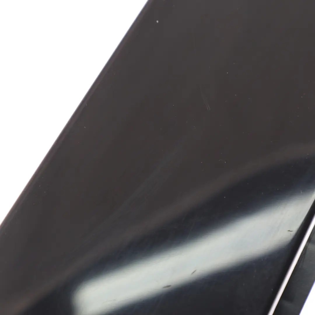 Pilar B Exterior Puerta Trasera Izquierda Tapa para Mercedes GLA X156 con número de pieza A1567320329 Mercedes GLA X156 Pilar B Exterior Puerta Trasera Izquierda Tapa - SKU A1567320329 - Número de pieza A1567320329