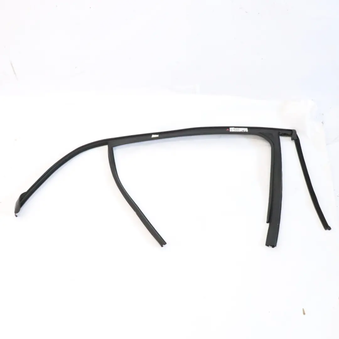 Guía de ventana Rail Seal Puerta Trasera Izquierda para Mercedes GLA X156 con número de pieza A1567350125 Mercedes GLA X156 Guía de ventana Rail Seal Puerta Trasera Izquierda - SKU A1567350125 - Número de pieza A1567350125