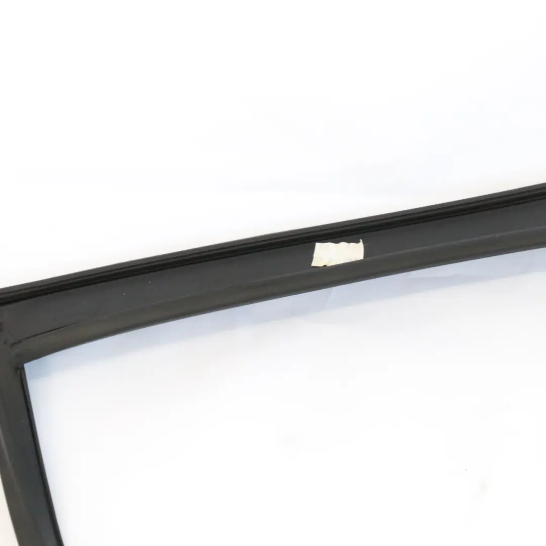 Joint de rail guidage vitre Porte Arrière Gauche pour Mercedes GLA X156 à propos du numéro de pièce A1567350125 Mercedes GLA X156 Joint de rail guidage vitre Porte Arrière Gauche - SKU A1567350125 - Numéro de pièce A1567350125