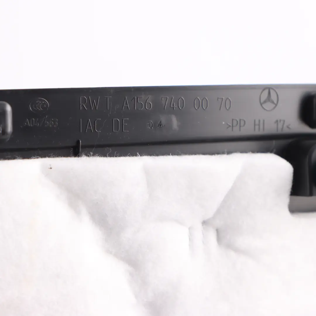 Tapa interior maletero Mercedes GLA X156 embellecedor trasero negro para con número de pieza A1567400070 Tapa interior maletero Mercedes GLA X156 embellecedor trasero negro - SKU A1567400070 - Número de pieza A1567400070