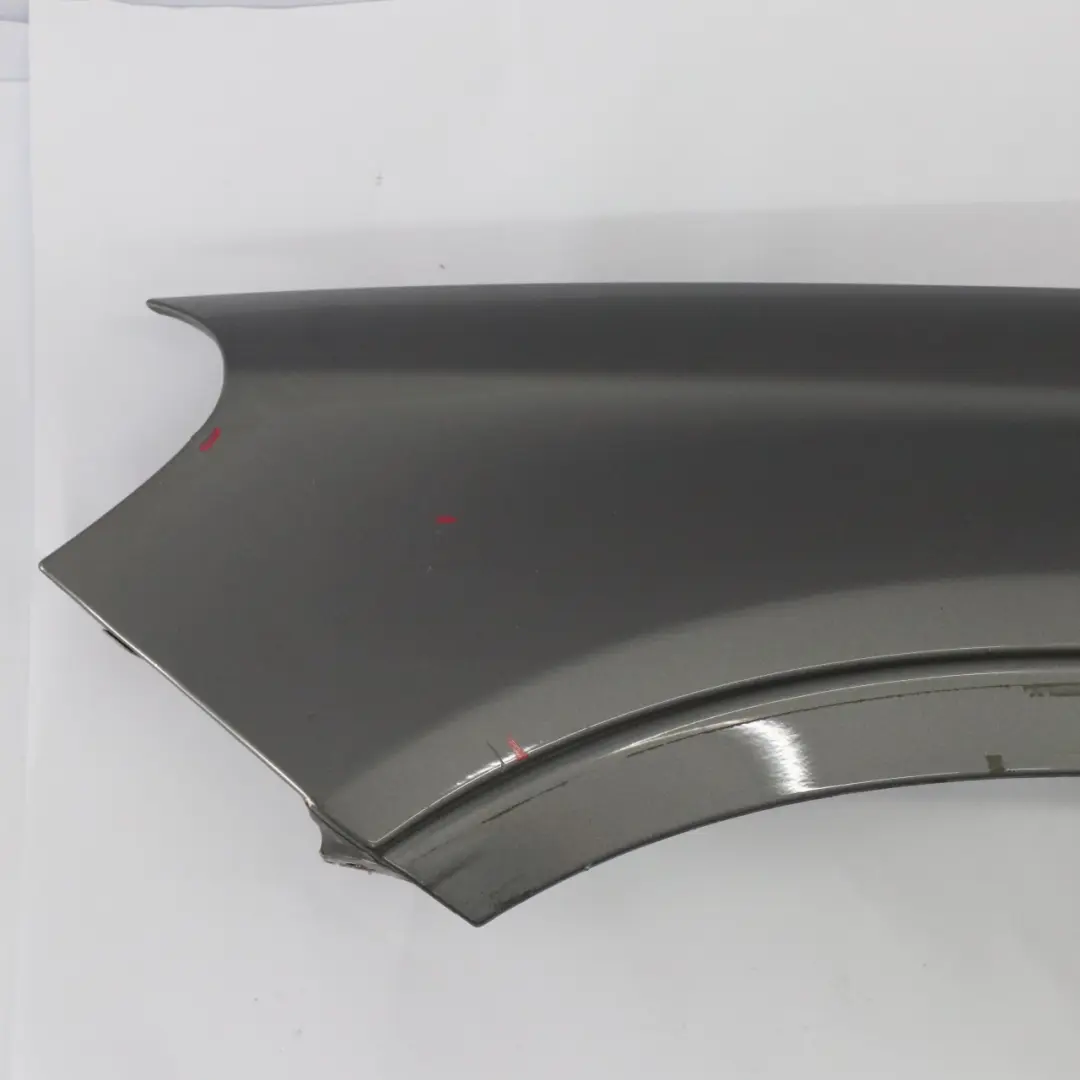 Guardabarros delantero izquierdo Gris montaña metalizado - 787 para Mercedes X156 con número de pieza A1568800118 Mercedes X156 Guardabarros delantero izquierdo Gris montaña metalizado - 787 - SKU A1568800118-MG1 - Número de pieza A1568800118