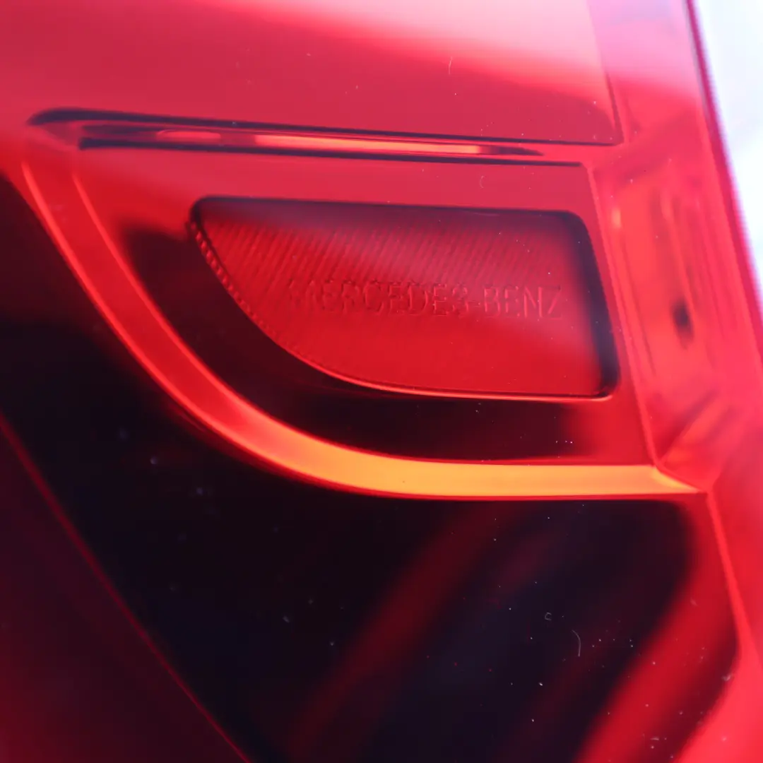 Mercedes GLA X156 Luz trasera lateral trasera exterior Izquierda - SKU A1569061958 - Número de pieza A1569061958