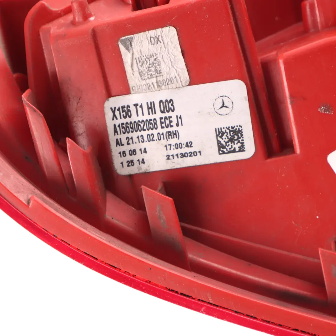 Feu arrière latéral droit pour Mercedes X156 à propos du numéro de pièce A1569062058 Mercedes X156 Feu arrière latéral droit - SKU A1569062058 - Numéro de pièce A1569062058