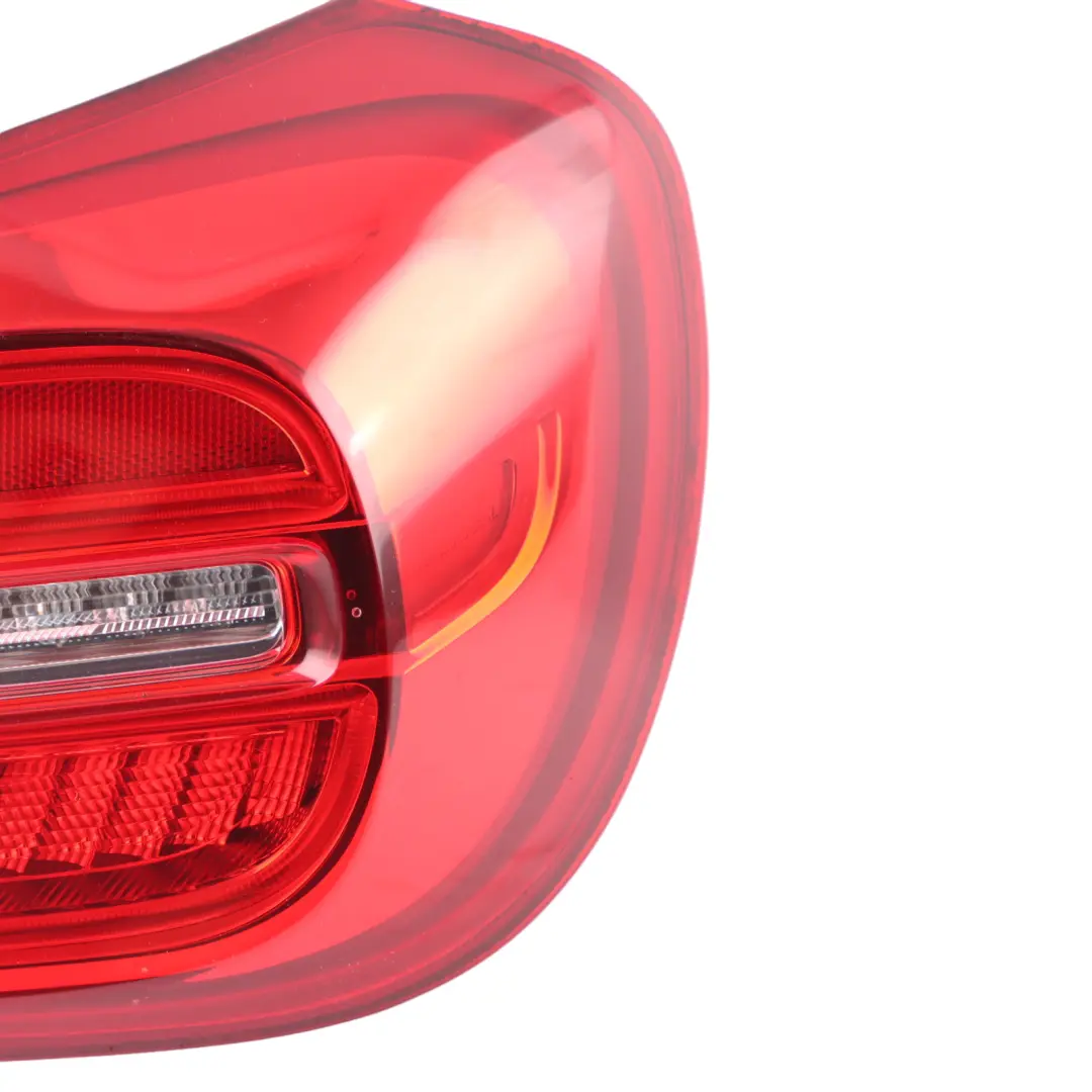 Feu arrière latéral droit pour Mercedes X156 à propos du numéro de pièce A1569062058 Mercedes X156 Feu arrière latéral droit - SKU A1569062058 - Numéro de pièce A1569062058