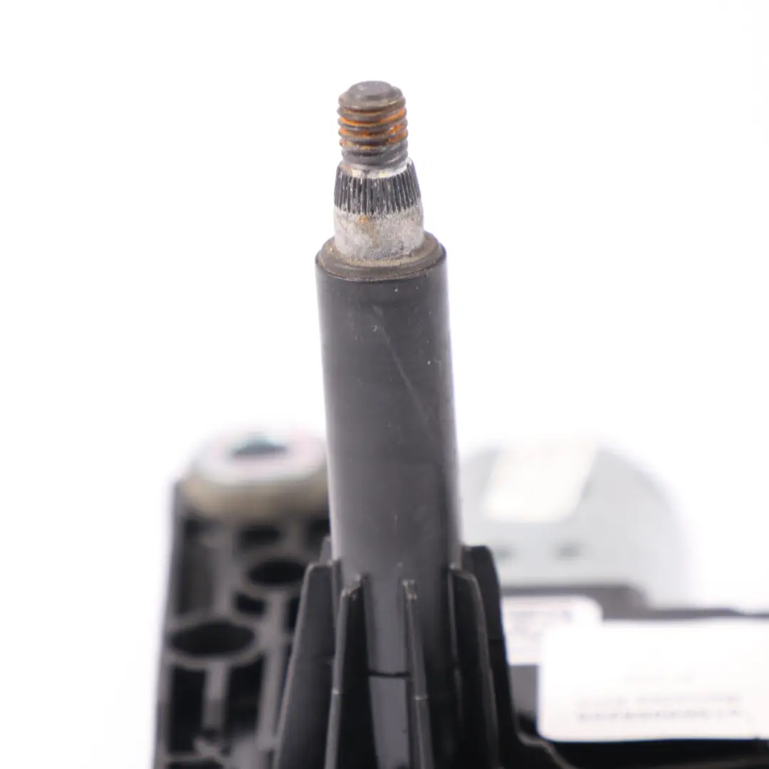 Silnik Wycieraczki Tylnej Klapy Bagażnika do Mercedes CLA 250 X117 o numerze A1569068200 Mercedes CLA 250 X117 Silnik Wycieraczki Tylnej Klapy Bagażnika - SKU A1569068200 - Numer Części A1569068200