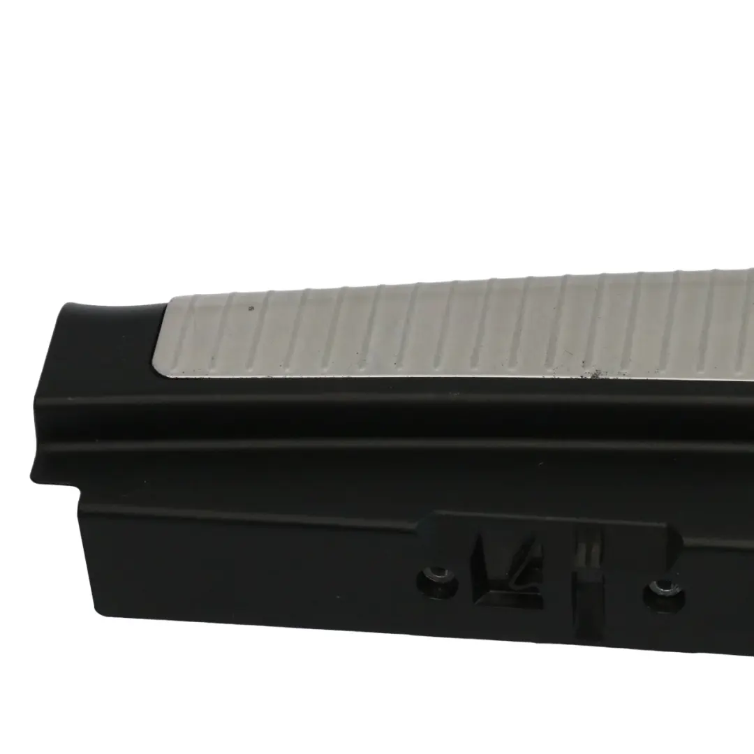 Osłona Krawędzi Bagażnika Czarny do Mercedes ML W164 o numerze A1646900987 Mercedes ML W164 Osłona Krawędzi Bagażnika Czarny - SKU A1646900987-2 - Numer Części A1646900987