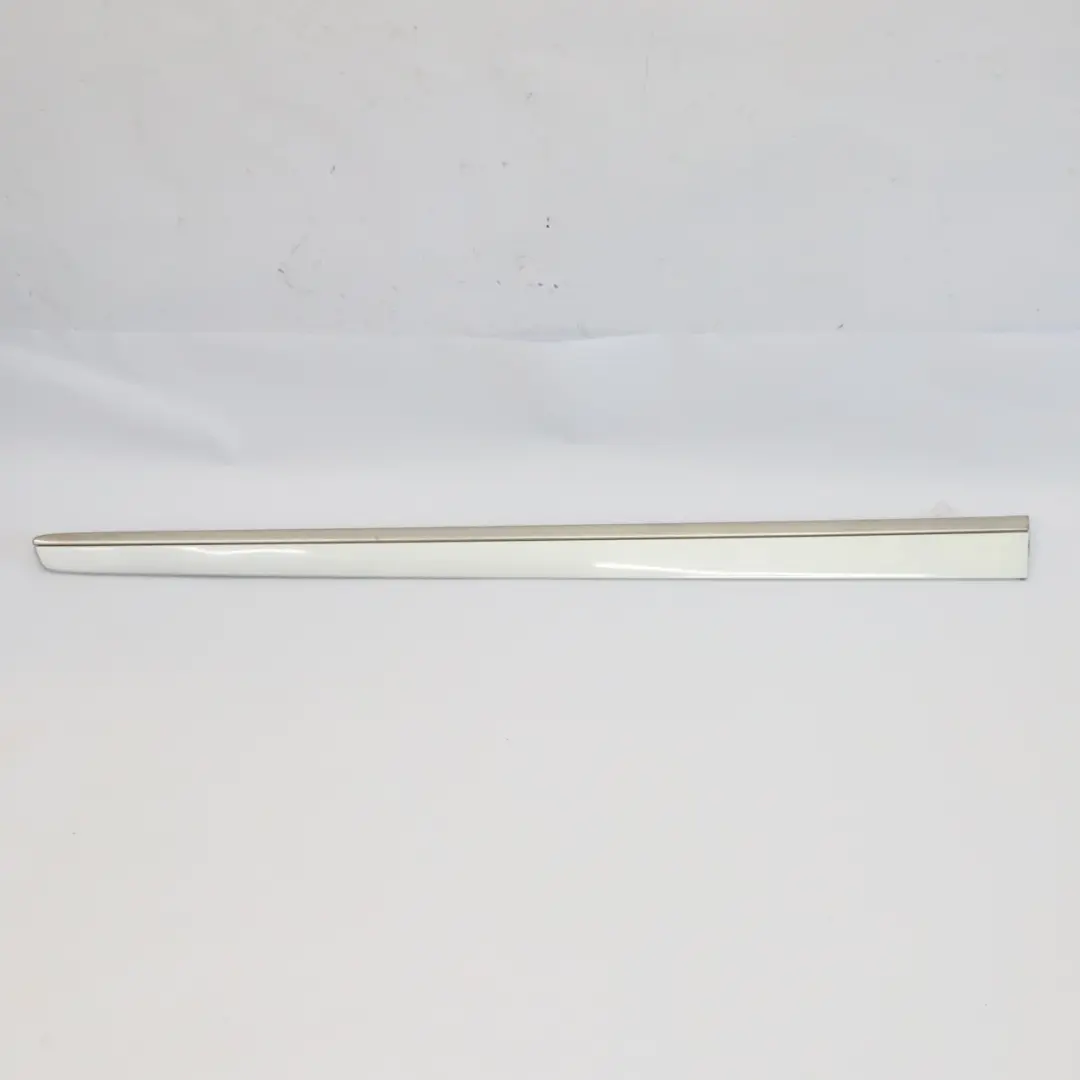 Moldura puerta delantera izquierda Iridium Silver Metallic 775 para Mercedes ML W164 con número de pieza A1646905162 Mercedes ML W164 Moldura puerta delantera izquierda Iridium Silver Metallic 775 - SKU A1646905162-IRS1 - Número de pieza A1646905162