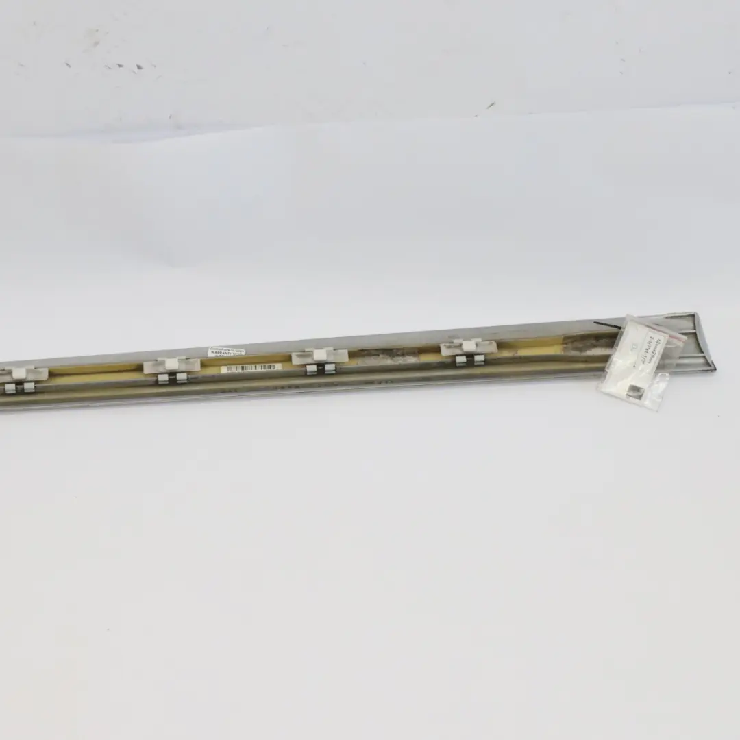 Moulure de porte avant gauche argent iridium métallisé - 775 pour Mercedes ML W164 à propos du numéro de pièce A1646905162 Mercedes ML W164 Moulure de porte avant gauche argent iridium métallisé - 775 - SKU A1646905162-IRS1 - Numéro de pièce A1646905162