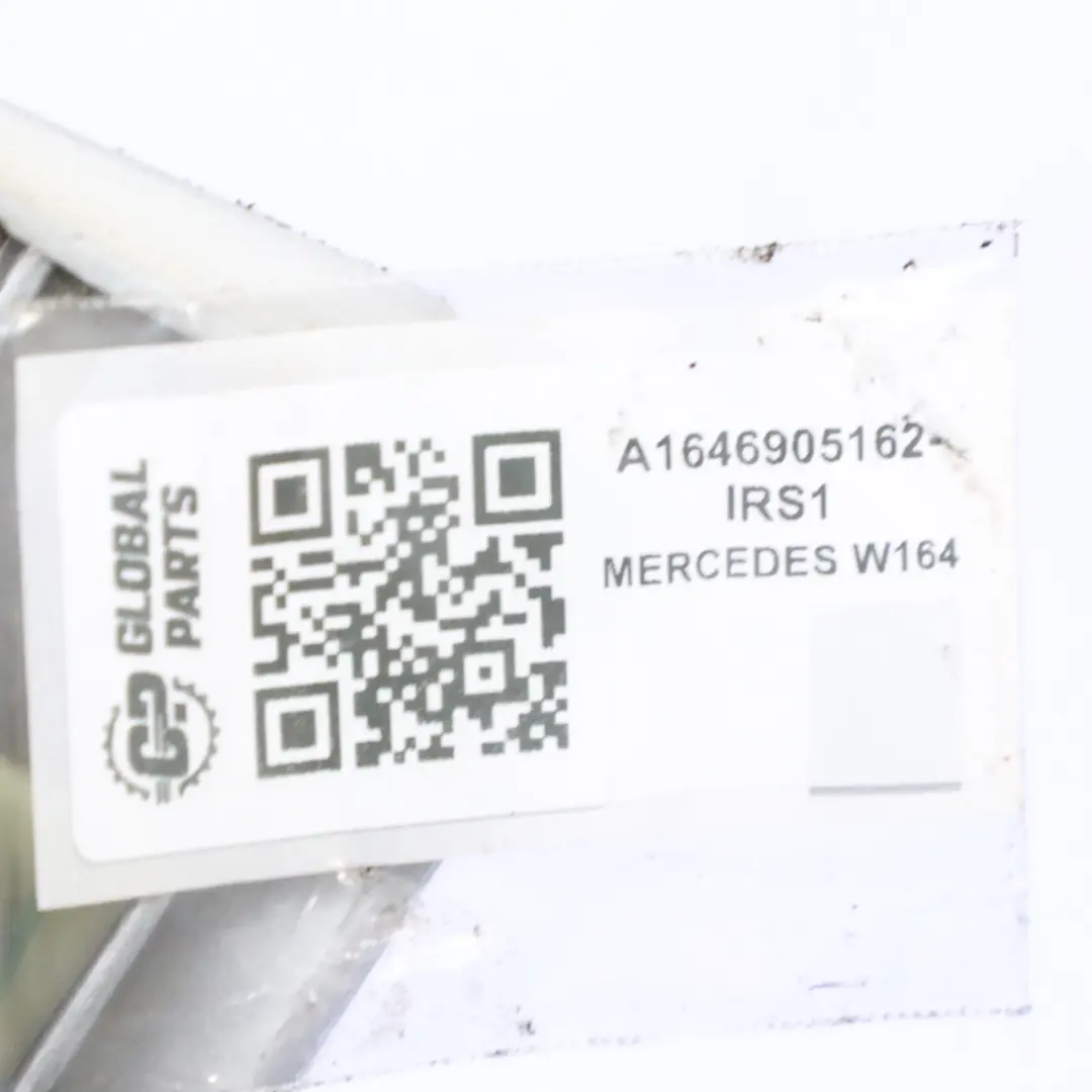 Striscia modanatura porta anteriore sinistra Iridium Silver 775 per Mercedes ML W164 con numero di parte A1646905162 Mercedes ML W164 Striscia modanatura porta anteriore sinistra Iridium Silver 775 - SKU A1646905162-IRS1 - Numero di parte A1646905162