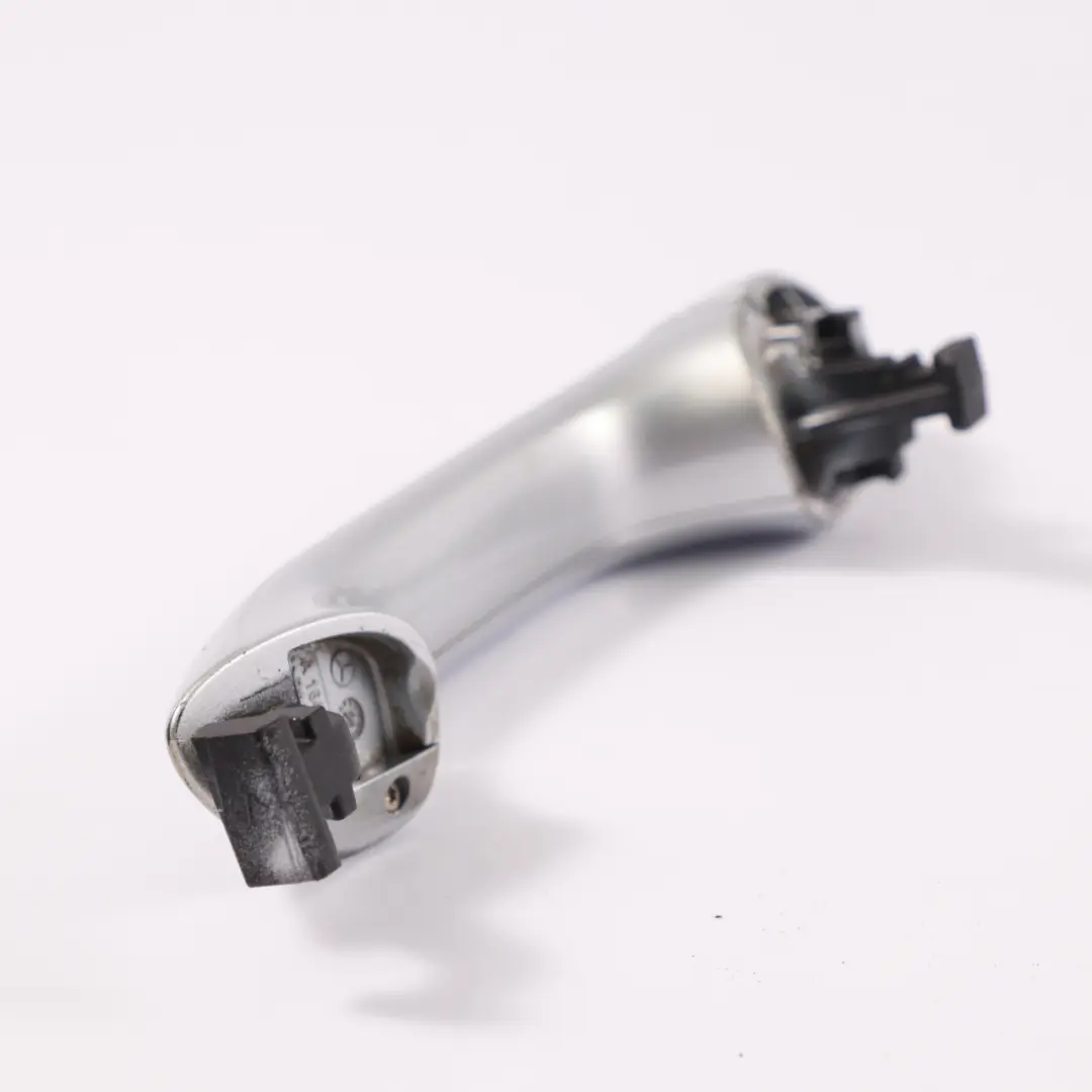 Poignée de porte extérieure avant gauche Argent Iridium - 775 pour Mercedes ML W164 à propos du numéro de pièce A1647600370 Mercedes ML W164 Poignée de porte extérieure avant gauche Argent Iridium - 775 - SKU A1647600370-IRS - Numéro de pièce A1647600370