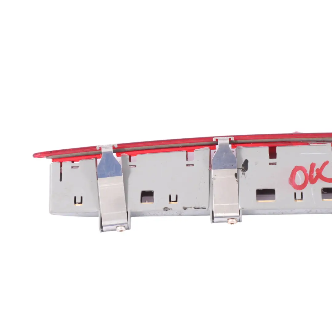 Tercera Luz De Freno Trasera Adicional para Mercedes ML W164 con número de pieza A1648201056 Mercedes ML W164 Tercera Luz De Freno Trasera Adicional - SKU A1648201056 - Número de pieza A1648201056