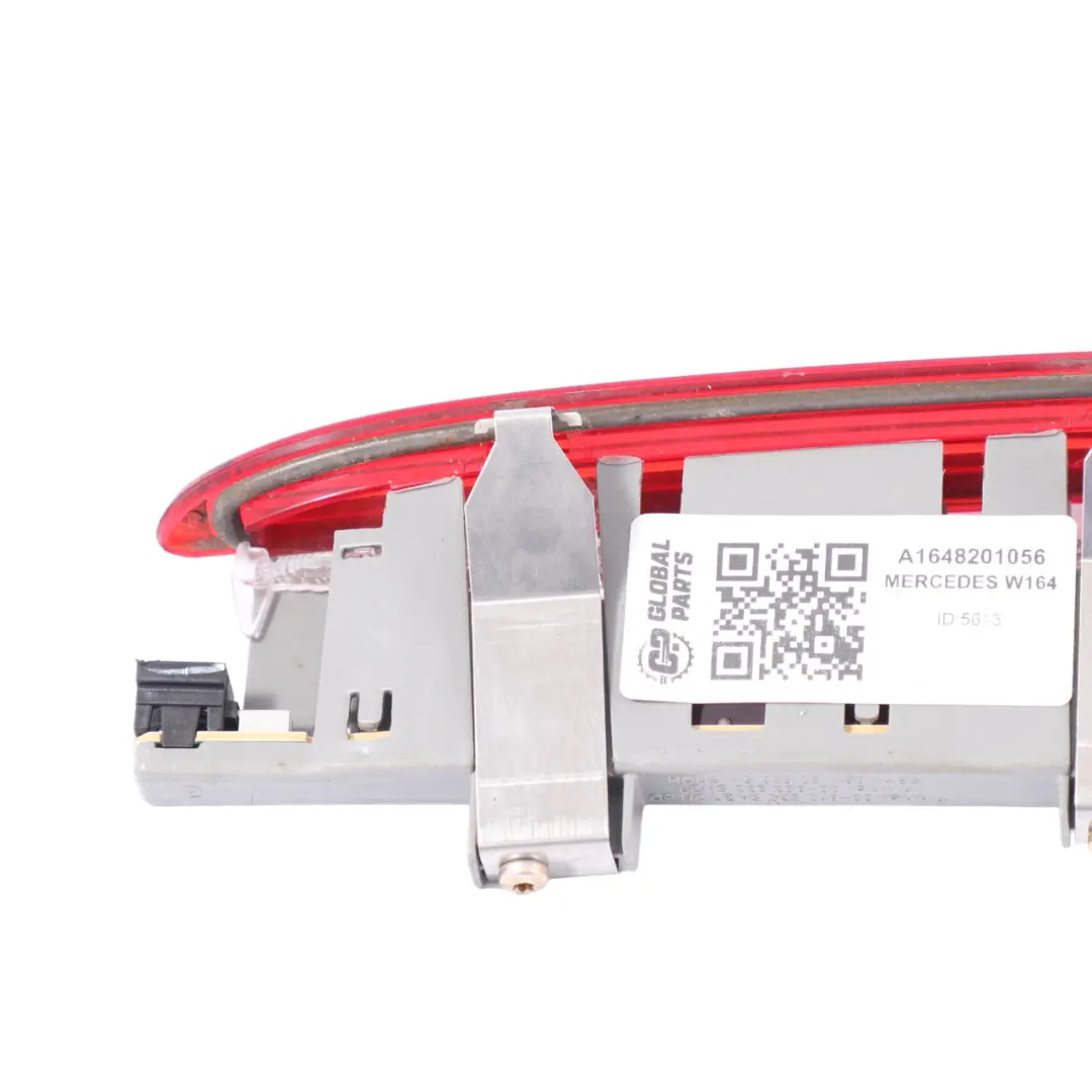 Tercera Luz De Freno Trasera Adicional para Mercedes ML W164 con número de pieza A1648201056 Mercedes ML W164 Tercera Luz De Freno Trasera Adicional - SKU A1648201056 - Número de pieza A1648201056