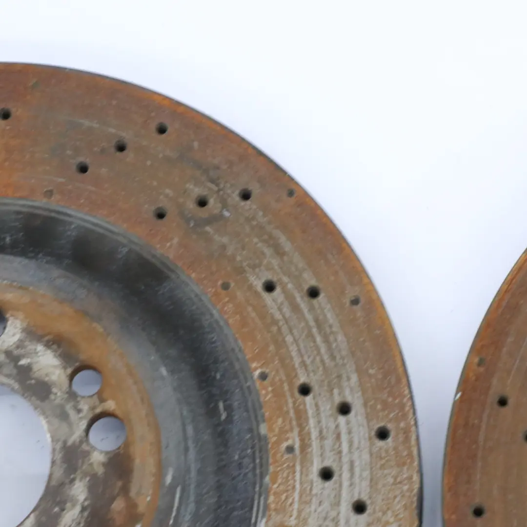 Discos De Freno AMG Delantera Izquierda Derecha Perforados para Mercedes W166 C292 con número de pieza A1664211012 Mercedes W166 C292 Discos De Freno AMG Delantera Izquierda Derecha Perforados - SKU A1664211012 - Número de pieza A1664211012