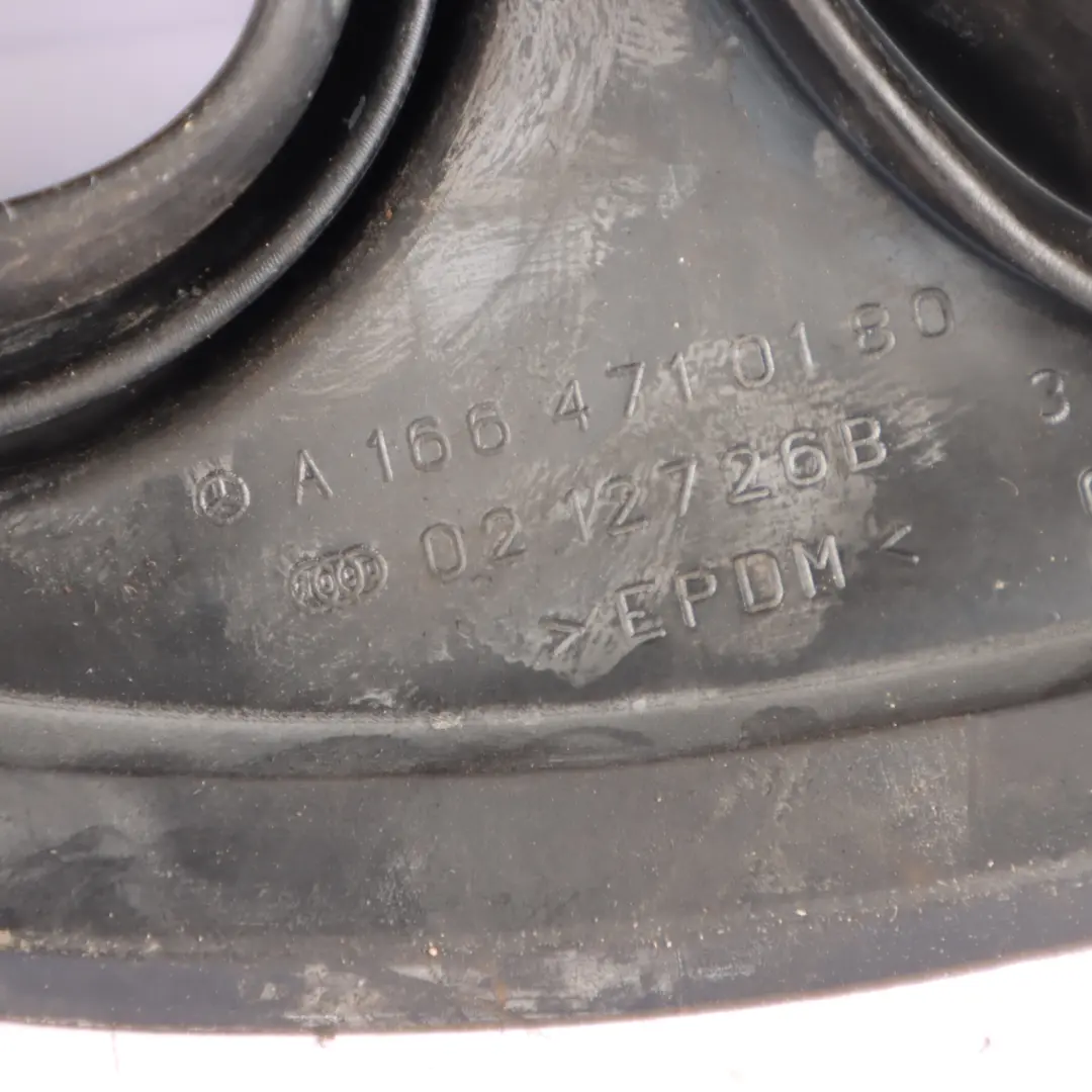 Joint étanchéité profil trappe goulot remplissage carburant pour Mercedes W166 à propos du numéro de pièce A1664710180 Mercedes W166 Joint étanchéité profil trappe goulot remplissage carburant - SKU A1664710180 - Numéro de pièce A1664710180