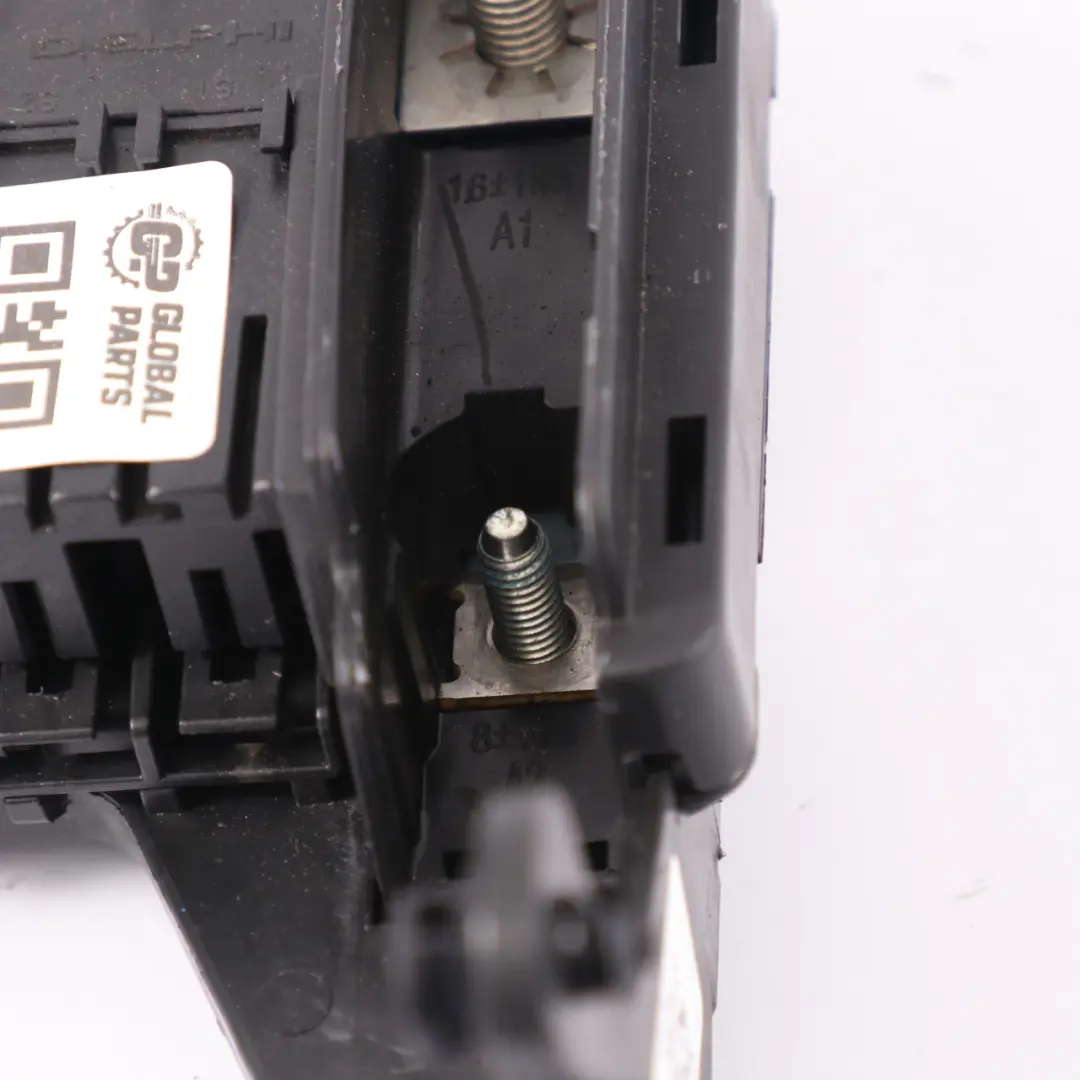 Skrzynka Rozdzielcza Zasilania Prefuse Box F32/4 do Mercedes W166 o numerze A1665402950 Mercedes W166 Skrzynka Rozdzielcza Zasilania Prefuse Box F32/4 - SKU A1665402950 - Numer Części A1665402950