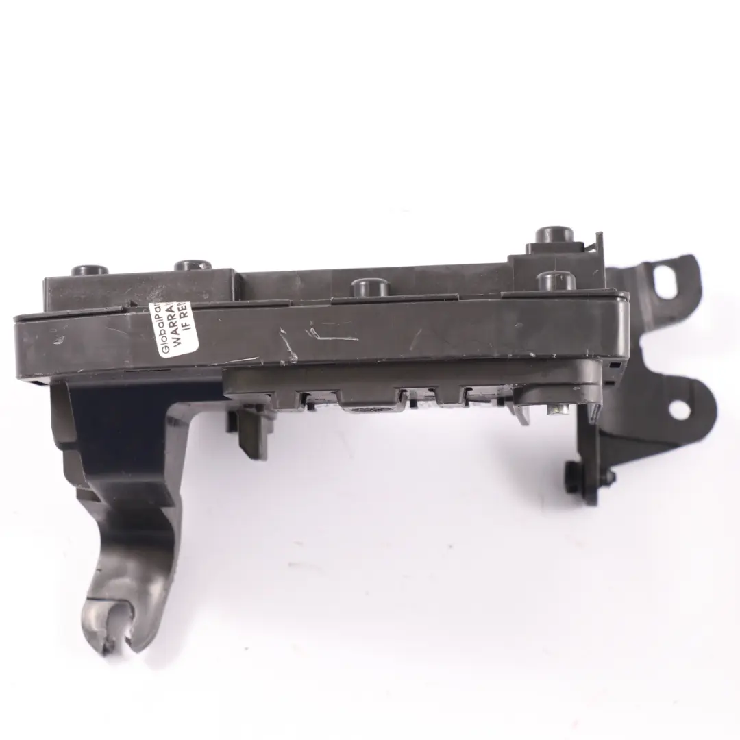 Skrzynka Rozdzielcza Zasilania Prefuse Box F32/4 do Mercedes W166 o numerze A1665402950 Mercedes W166 Skrzynka Rozdzielcza Zasilania Prefuse Box F32/4 - SKU A1665402950 - Numer Części A1665402950