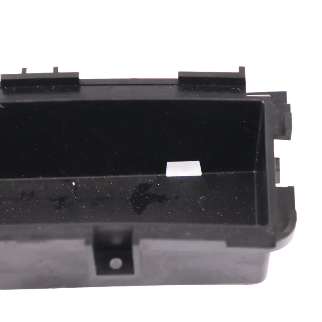 Hintere Mittelkonsole Fach Trim Storage Tray für Mercedes ML W166 mit Teilenummer A1666800410 Mercedes ML W166 Hintere Mittelkonsole Fach Trim Storage Tray - SKU A1666800410 - Teilenummer A1666800410