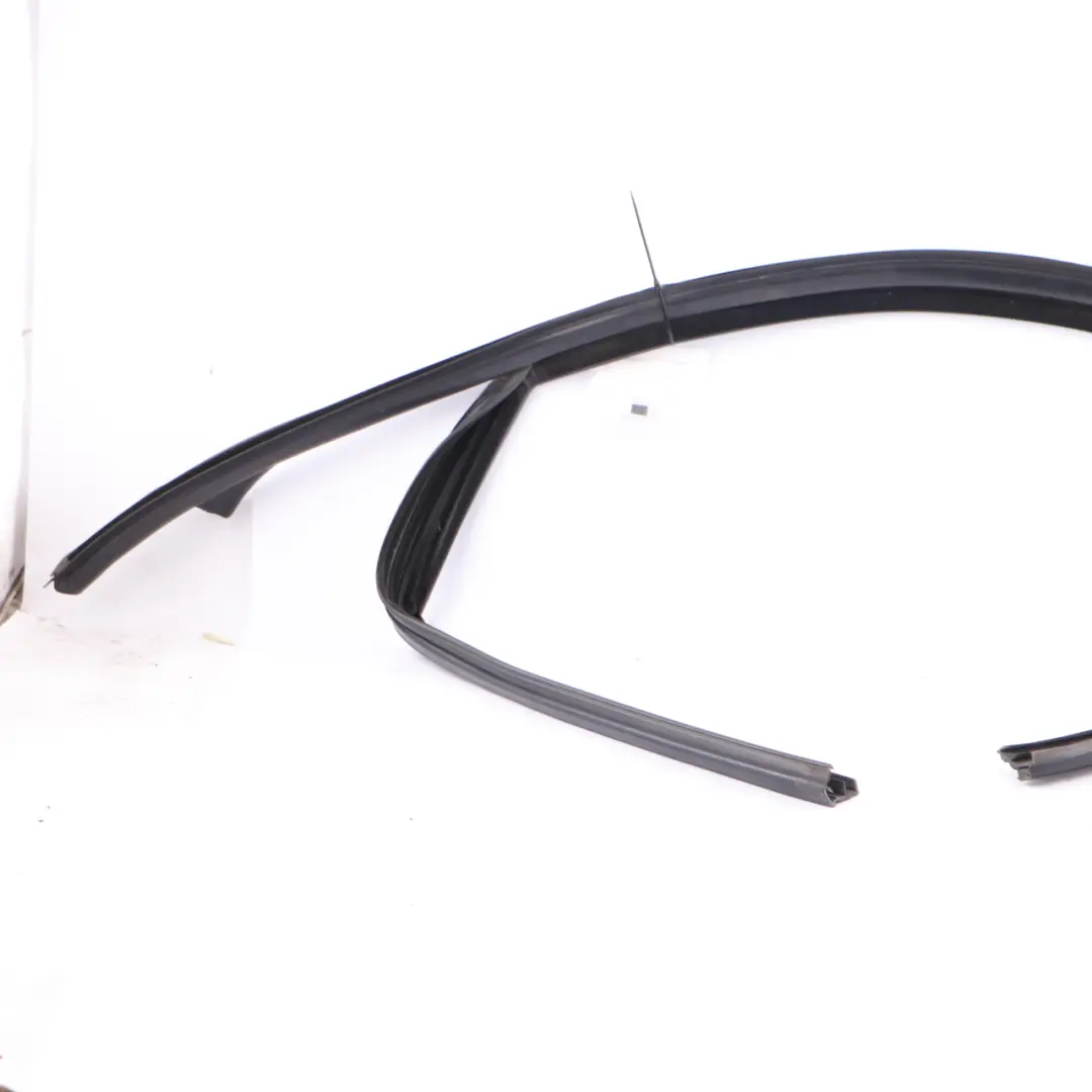 Window Guide Mercedes ML W166 Front Left N/S Door Seal Guide Rail to with Part number A1667250125 Window Guide Mercedes ML W166 Front Left N/S Door Seal Guide Rail - SKU A1667250125 - Part number A1667250125