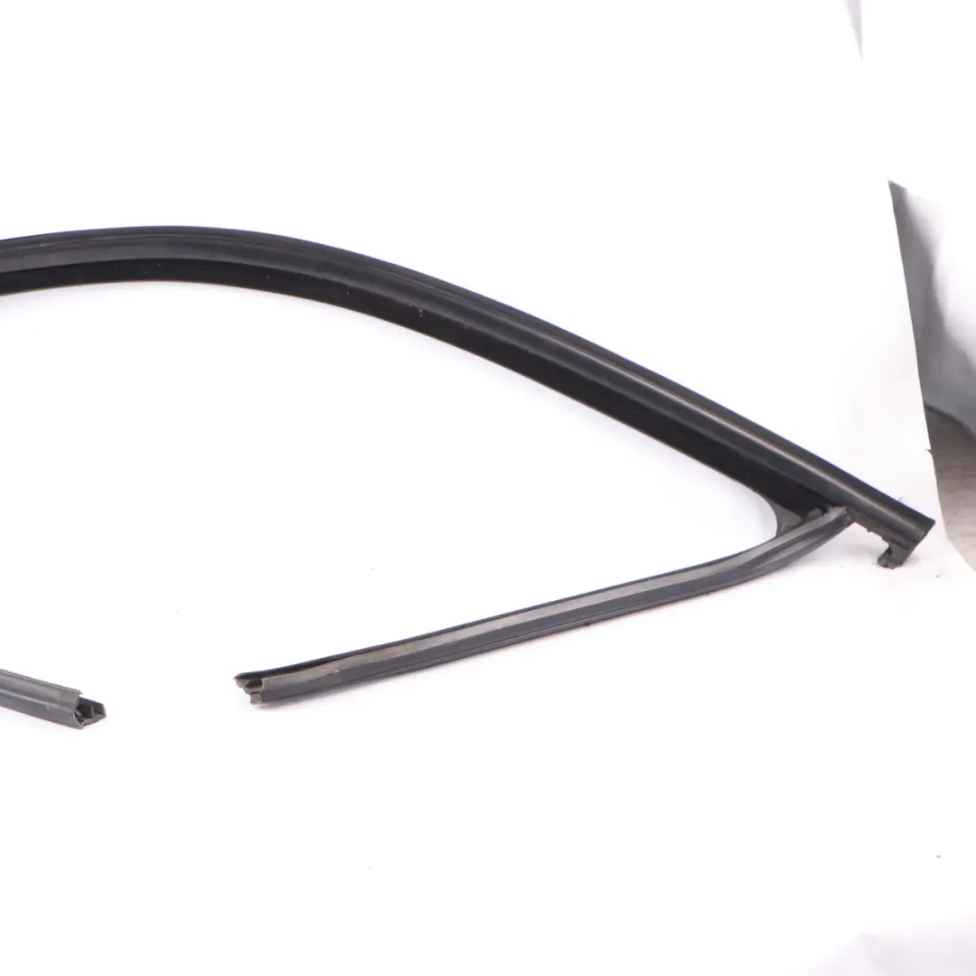 Window Guide Mercedes ML W166 Front Left N/S Door Seal Guide Rail to with Part number A1667250125 Window Guide Mercedes ML W166 Front Left N/S Door Seal Guide Rail - SKU A1667250125 - Part number A1667250125