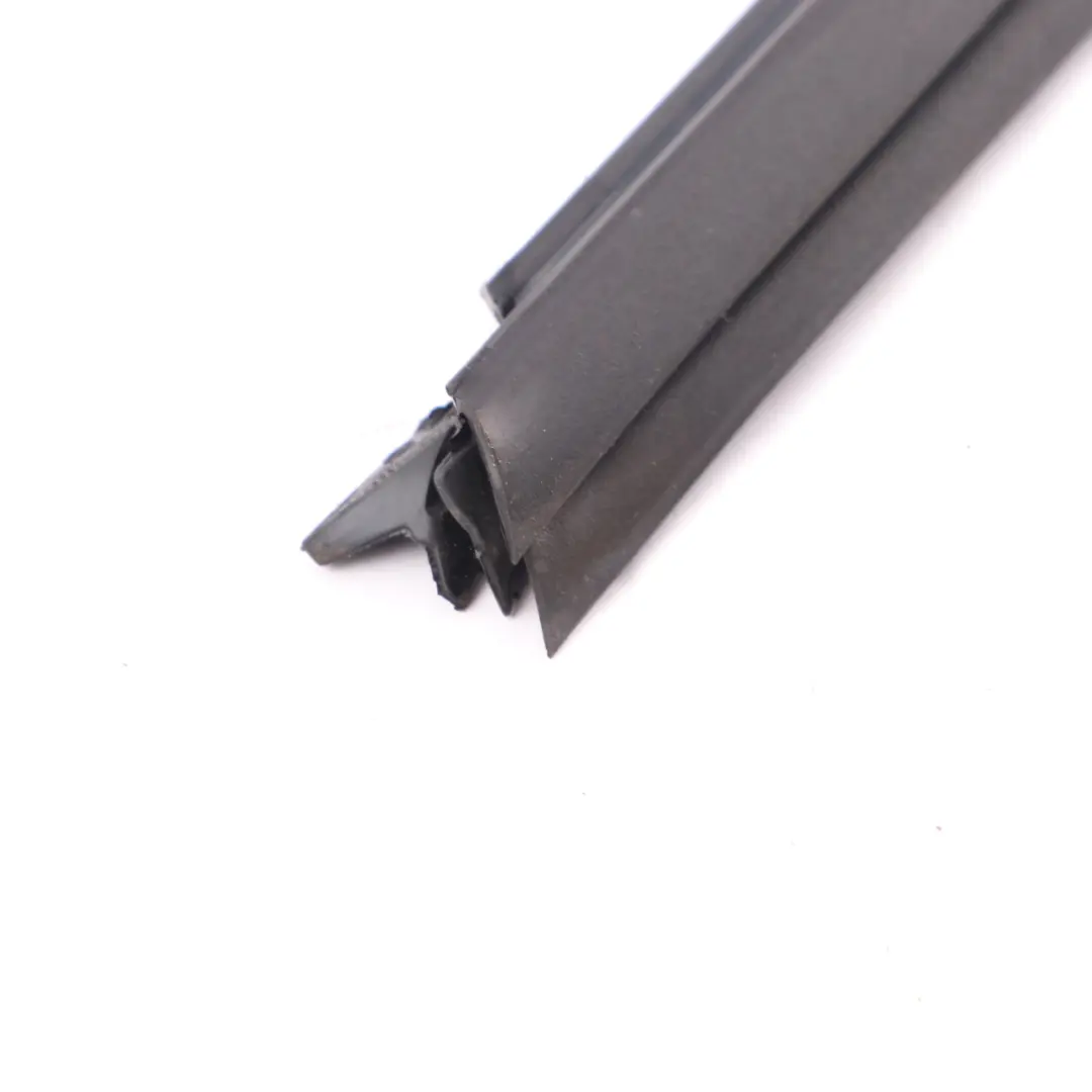 Mercedes W166 Joint d'étanchéité intérieur avant gauche fenêtre - SKU A1667250365 - Numéro de pièce A1667250365