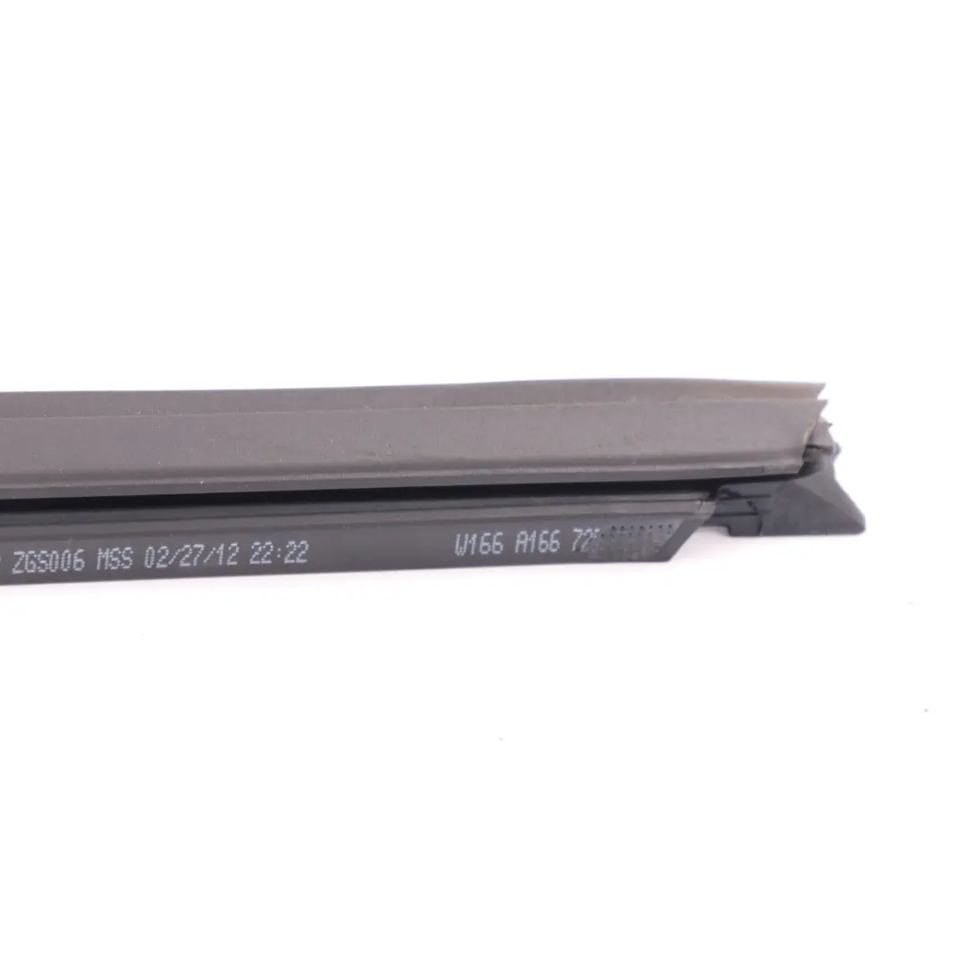 Mercedes W166 Porta guarnizione Guarnizione anteriore sinistra - SKU A1667250365 - Numero di parte A1667250365