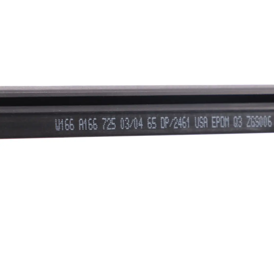 Porta guarnizione Guarnizione anteriore sinistra per Mercedes W166 con numero di parte A1667250365 Mercedes W166 Porta guarnizione Guarnizione anteriore sinistra - SKU A1667250365 - Numero di parte A1667250365