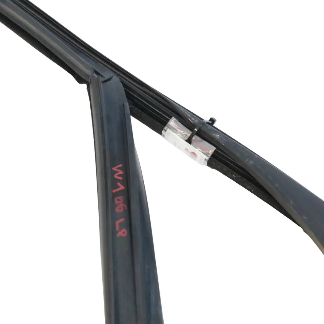 Türdichtung Randdichtung Vorne Links Gummiabdichtung für Mercedes W166 mit Teilenummer A1667252300 Mercedes W166 Türdichtung Randdichtung Vorne Links Gummiabdichtung - SKU A1667252300 - Teilenummer A1667252300