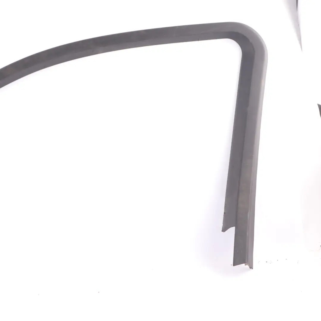 Cornice Finestra Porta Anteriore Destra Nera per Mercedes W166 ML con numero di parte A1667270278 Mercedes W166 ML Cornice Finestra Porta Anteriore Destra Nera - SKU A1667270278 - Numero di parte A1667270278