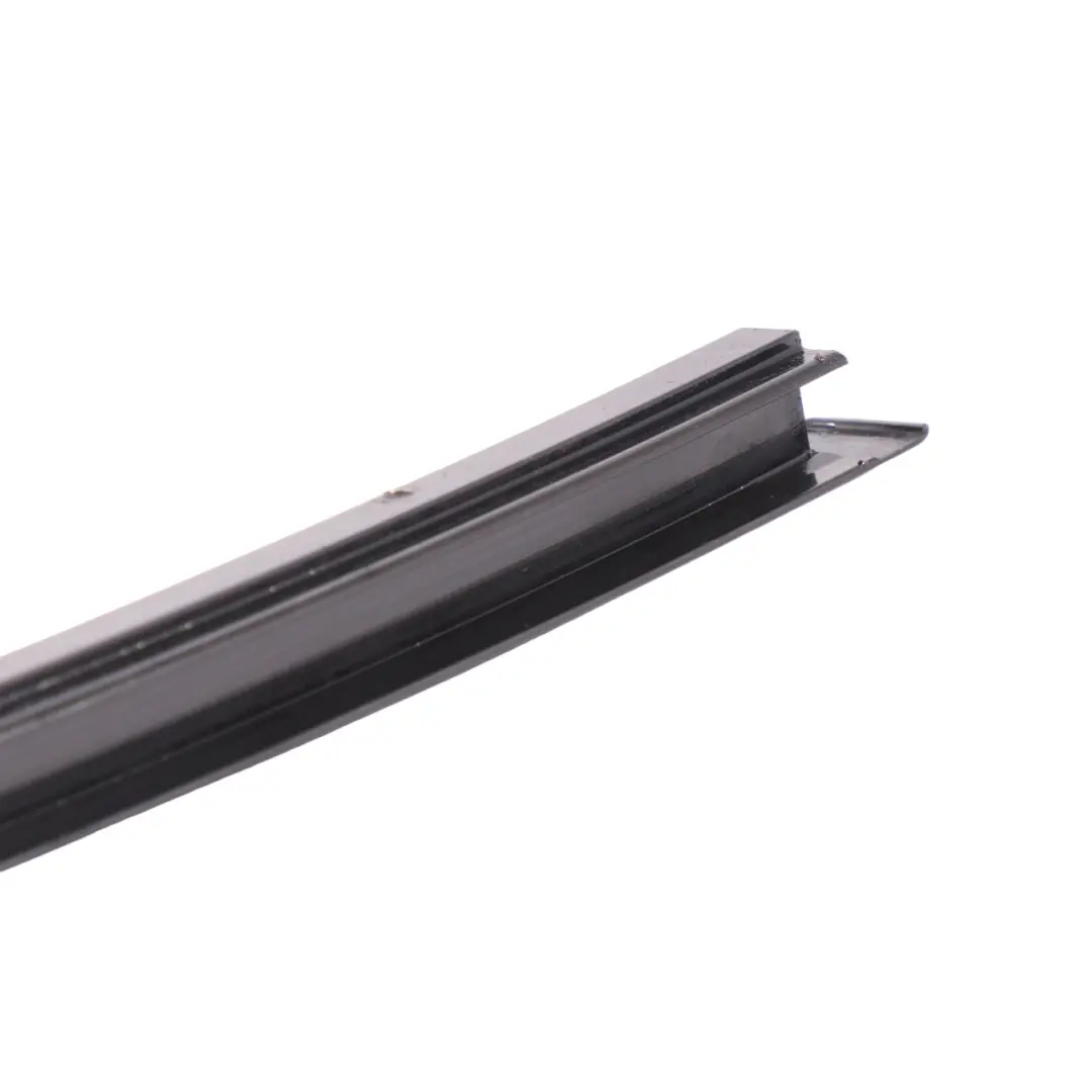 Puerta ventana tira de moldura trasera izquierda para Mercedes W166 con número de pieza A1667300119 Mercedes W166 Puerta ventana tira de moldura trasera izquierda - SKU A1667300119 - Número de pieza A1667300119